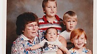 1987-08-20 Grandma Taylor David Josh Jeremy Eric 02.jpg